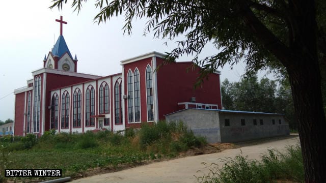 Christians Sing Hymns as CCP Removes Cross from Church (VIDEO)