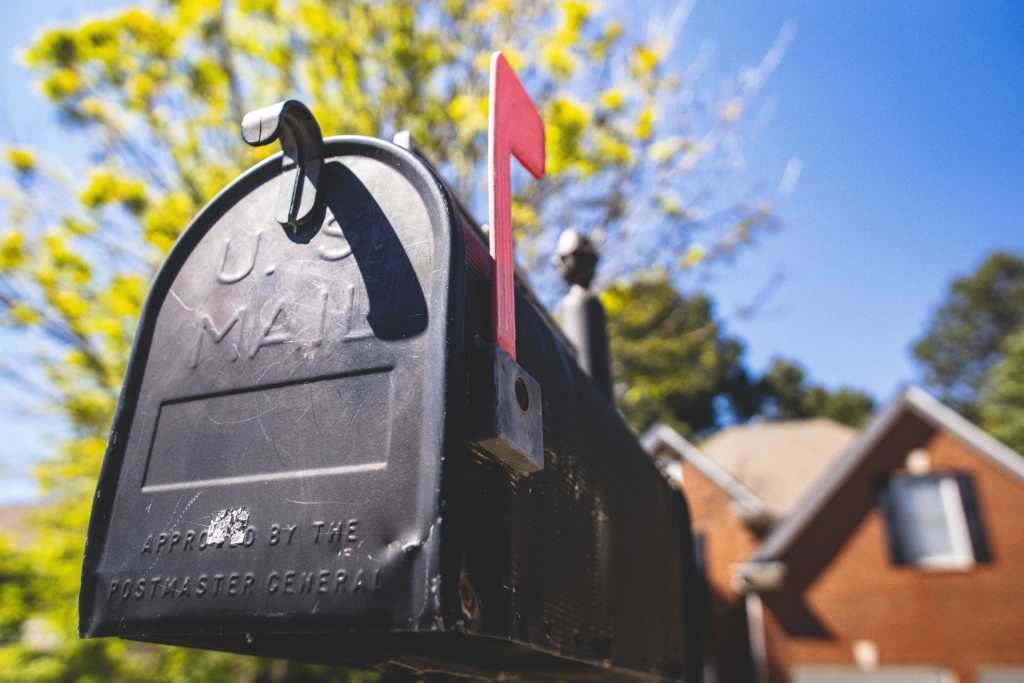 Beloved Mailman Receives Epic Last Day From ‘Family’ Along His 35-Year-Long Route