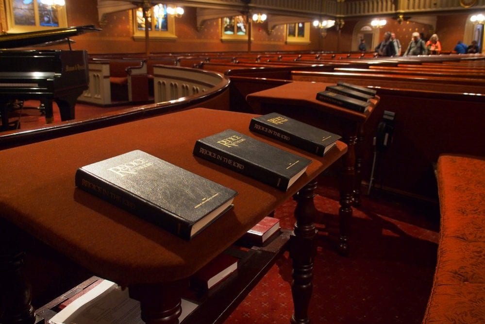 Why Churches Should Ditch The Projector Screens And Bring Back Hymnals
