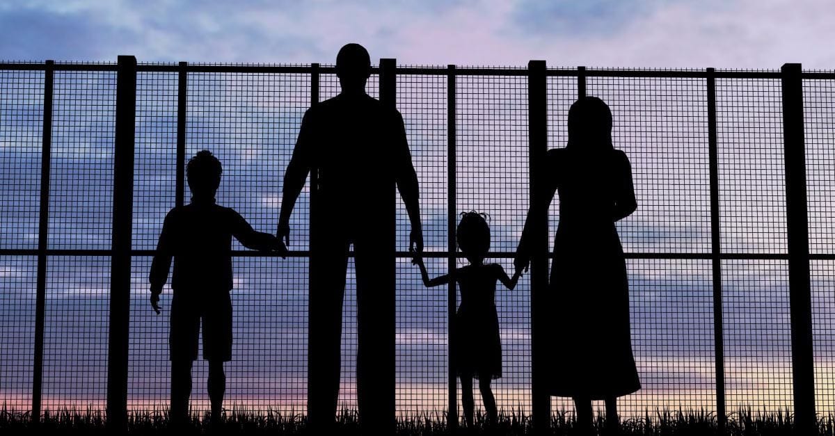 68 Percent of White Evangelicals Believe the U.S. Has No Responsibility to Accept Refugees, Pew Study Finds