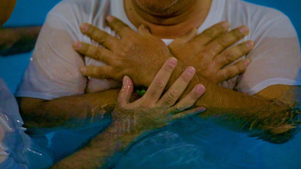 CBN NEWS EXCLUSIVE Secret Mission to Baptize 20 Iranians: 'God Gave Me Living Water and a New Life'