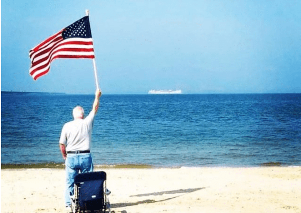 Coronavirus: Beachgoer Captures Inspirational Photo of USNS Comfort Headed to Aid New York