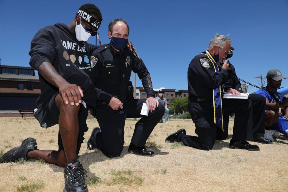 Flagstaff Chief of Police Treadway kneels, speaks with protesters