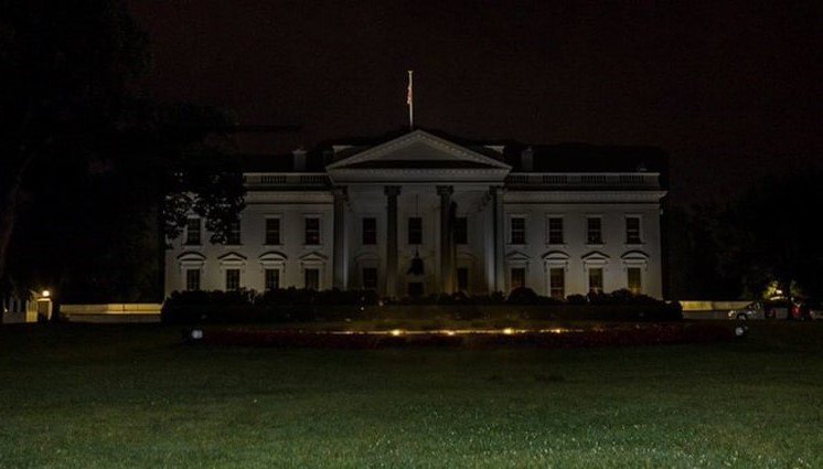 Fake Photo Circulated Of ‘Dark’ White House Is Actually From 2015