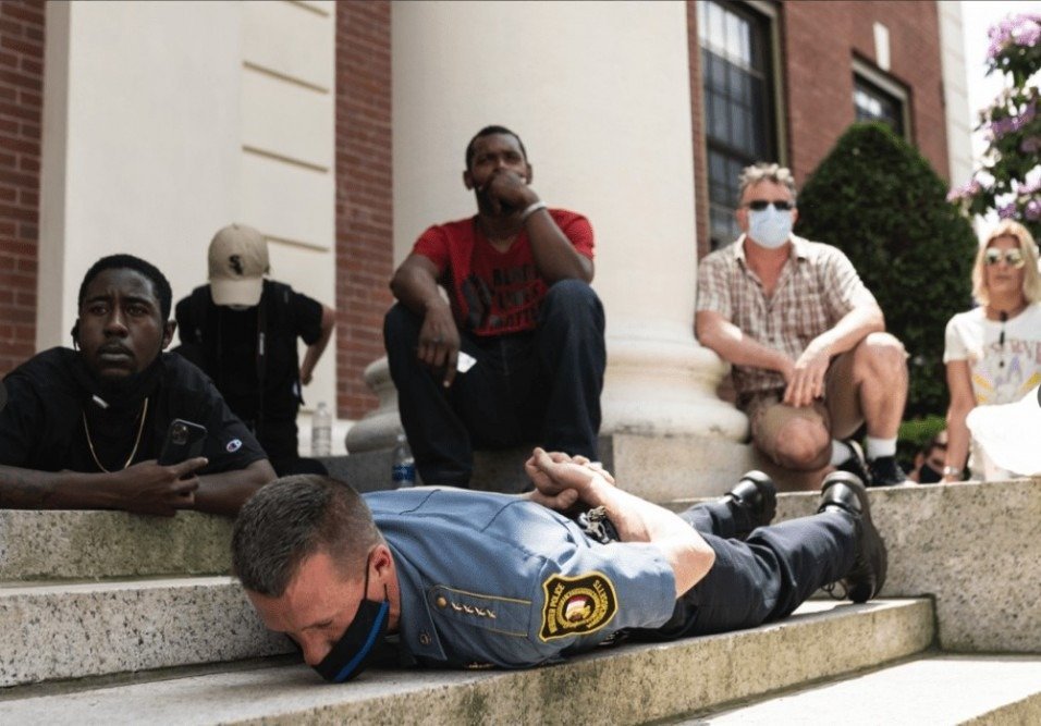 Pennsylvania Police Chief Kneels to Black Lives Matter