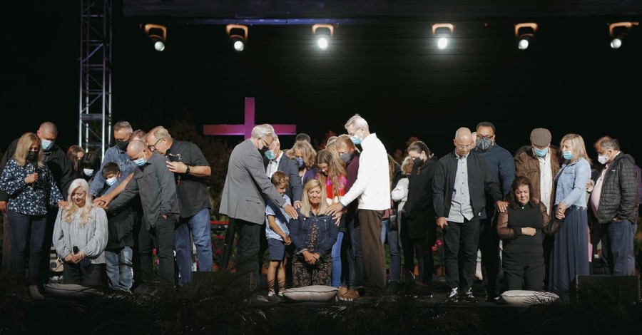 Apostasy at Saddleback Church as they Ordain Three Women as Pastors despite God’s Commands